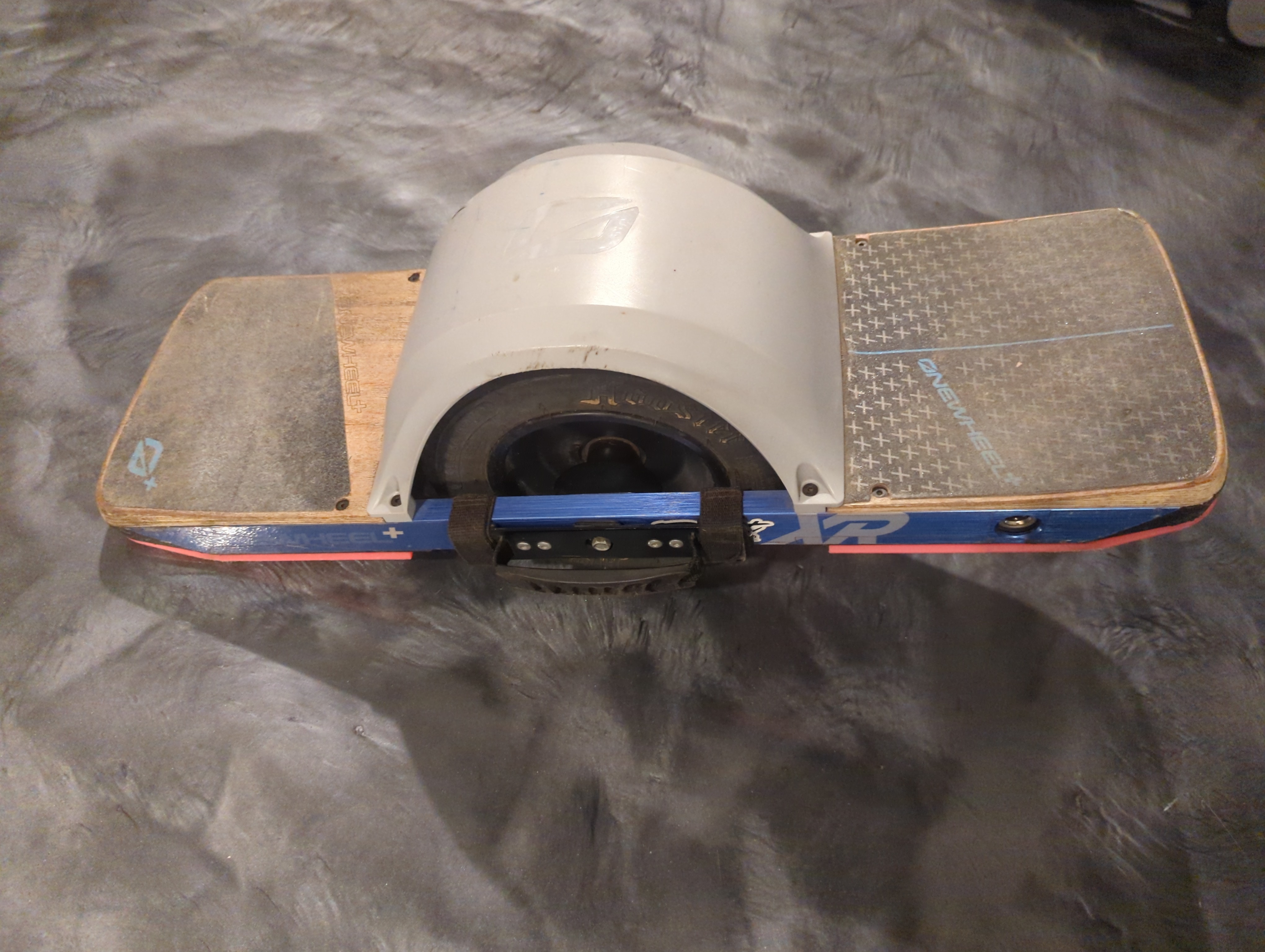 Rent Onewheel XR with extended CBXR battery near Waikiki in Honolulu