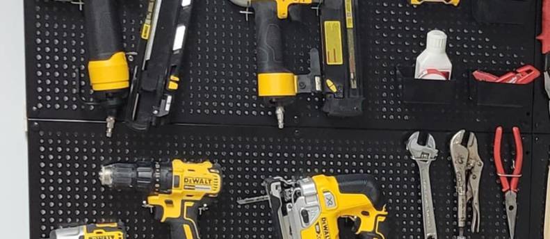 🔨 DEWALT 15-Gauge Finish Nailer (DWFP72155) – Heavy-Duty Trim & Molding Power!