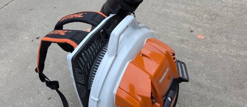 Backpack leaf blower