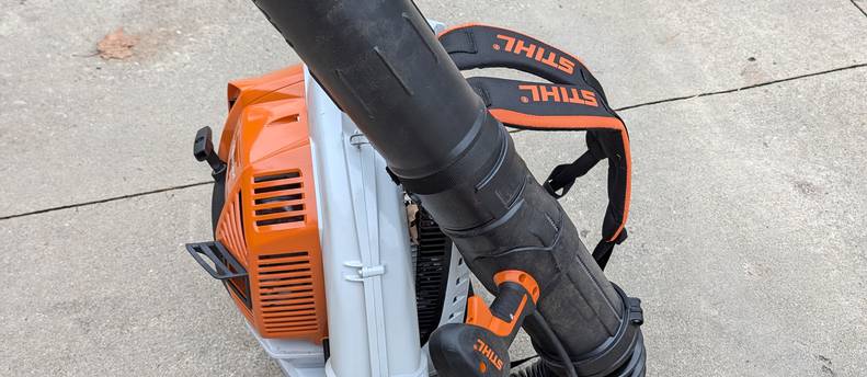 Backpack leaf blower