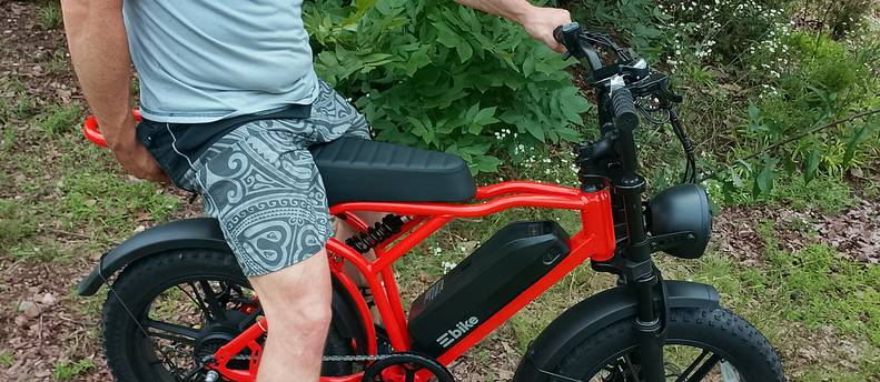 ​TST R002 Moped-Style E-Bike | Full Suspension & 1500W Peak Power