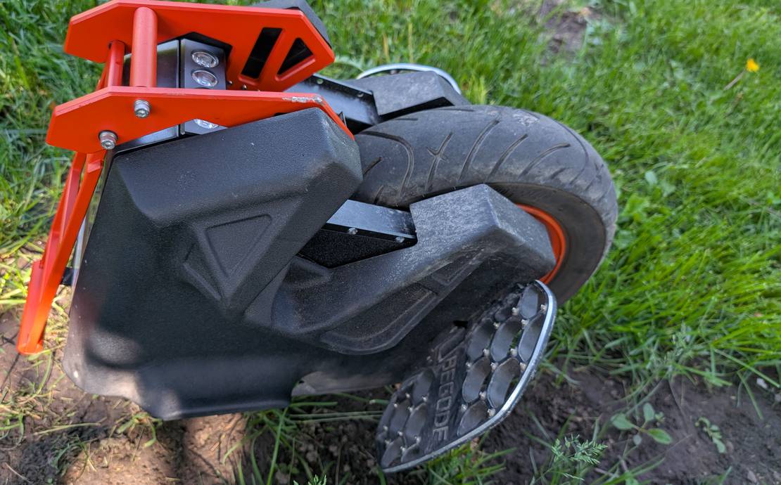 Begode Falcon electric unicycle électrique gyroroue.  Small powerful unicycle  Has about 40kms range. Very nice tourism wheel. Comes with charger   I live north shore of Montreal  Pick up and drop at my location. Or contact me to manage something ore Falcon electric unicycle électrique gyroroue