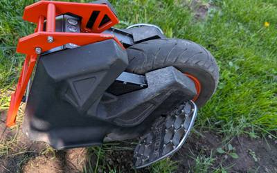 Begode Falcon electric unicycle électrique gyroroue.  Small powerful unicycle  Has about 40kms range. Very nice tourism wheel. Comes with charger   I live north shore of Montreal  Pick up and drop at my location. Or contact me to manage something ore Falcon electric unicycle électrique gyroroue