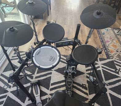 Roland TD-4 ELECTRIC DRUM SET