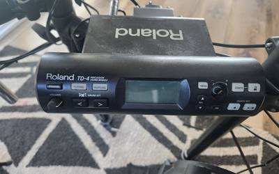 Roland TD-4 ELECTRIC DRUM SET