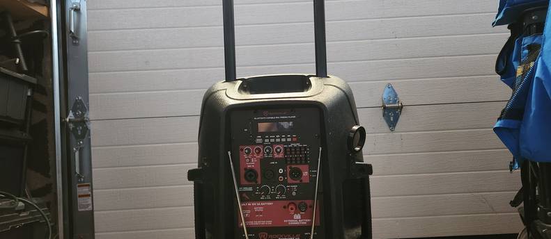 Rockville 12" PA speaker - BATTERY POWERED