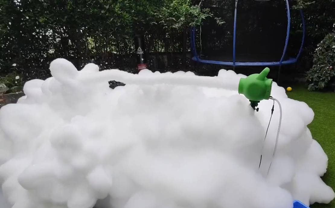 Foam bubble machine jet