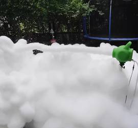 Foam bubble machine
