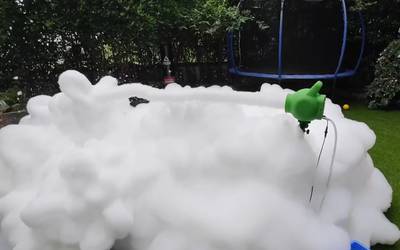 Foam bubble machine jet