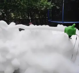 Foam bubble machine jet