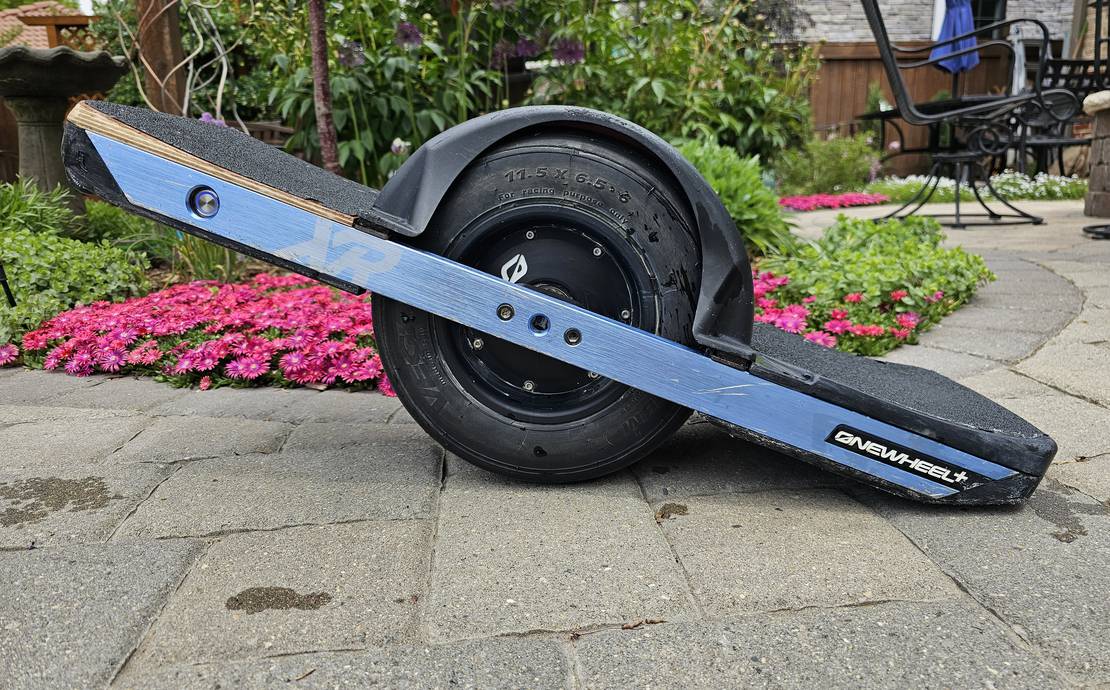 Onewheel XR with Fangs and Concave Footpad!