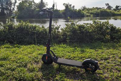 NAVEE Electric Scooter V50 (20mph)