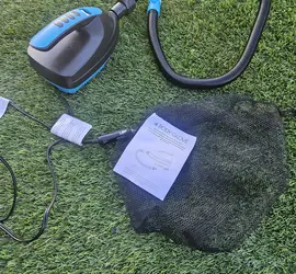 Inflatable paddleboard pump