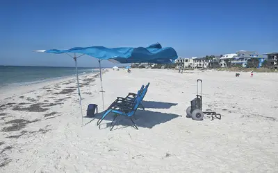 4 beach chairs  2 solbello shades, 1 beach dolly, 1 cooler, 1 Bluetooth speaker.