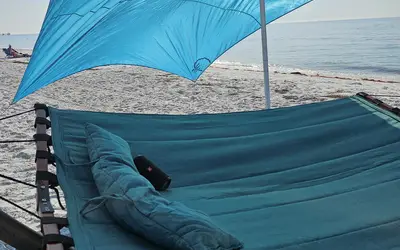 Beach hammock bundle: Anymaka hammock, Solbello shade, Backpack cooler, Bluetooth speaker
