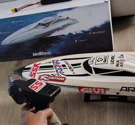 High Speed Fun on the Water UDI RC Speed Boat !