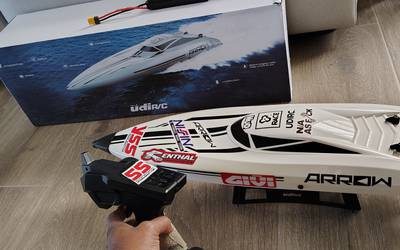 High Speed Fun on the Water UDI RC Speed Boat !