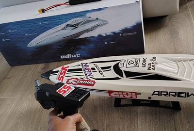 High Speed Fun on the Water UDI RC Speed Boat !