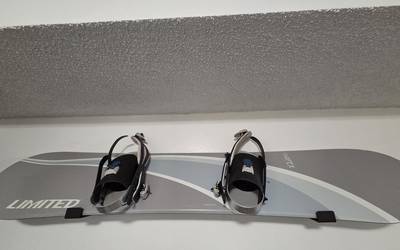 60 Inch snowboard and bindings
