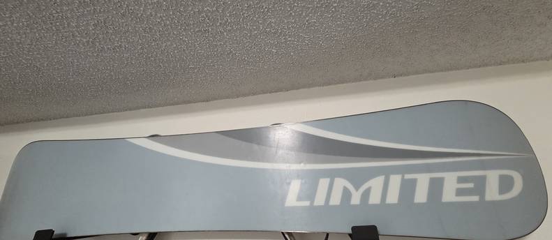 60 Inch snowboard and bindings
