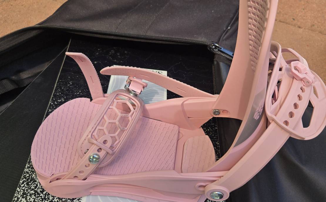 Women's Medium Union Juliet Pink Snowboard Bindings