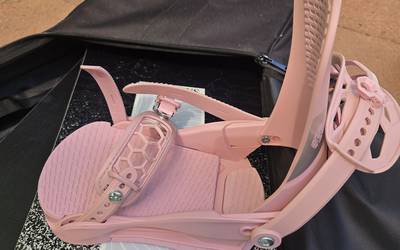 Women's Medium Union Juliet Pink Snowboard Bindings