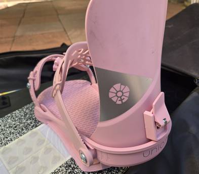 Women's Medium Union Juliet Pink Snowboard Bindings