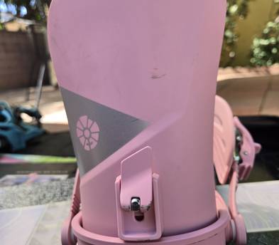 Women's Medium Union Juliet Pink Snowboard Bindings