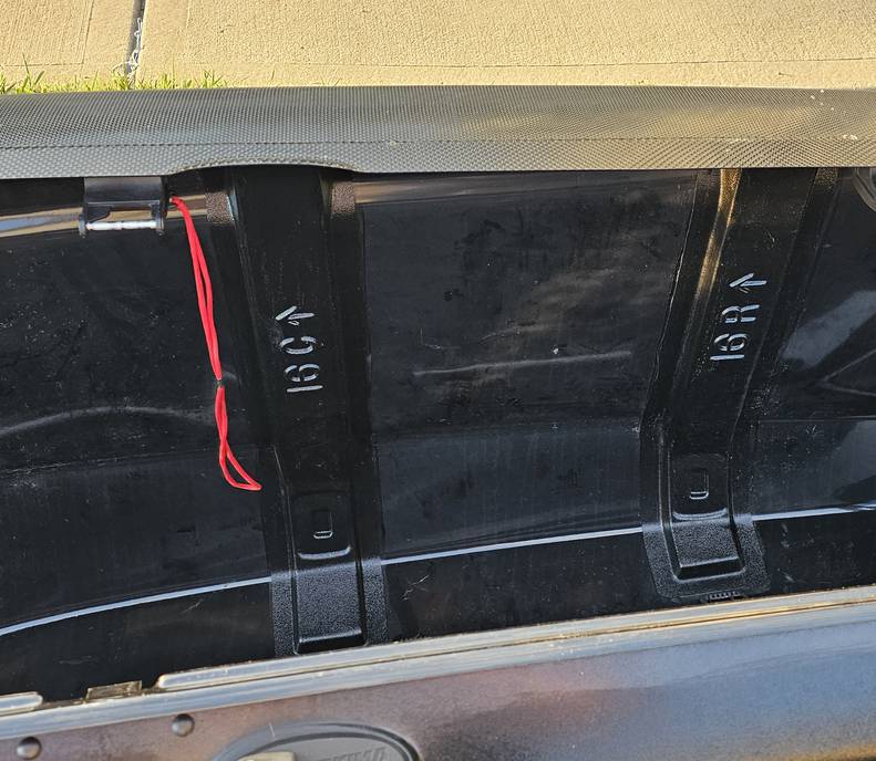 16cu Yakima Skybox 16cu