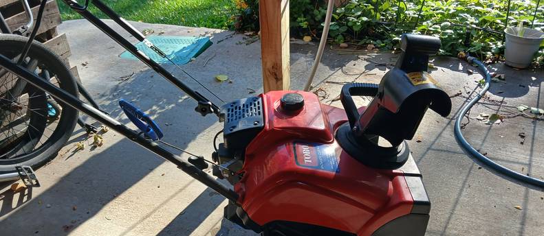 Electric snowblower
