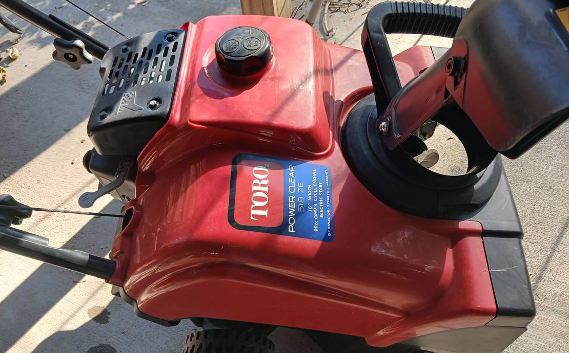 Electric snowblower