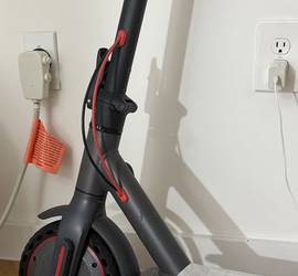 Folding Electric Scooter — Lightweight City Commuter | App-Connected, Cruise Control & Disc Brakes