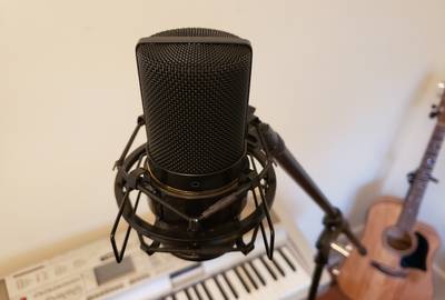MXL 770 Large Diaphragm Condenser Microphone with Shock Mount