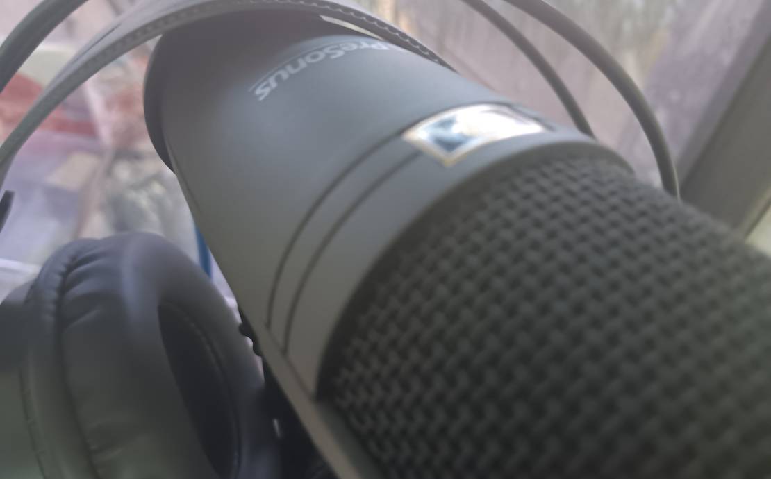 Recording Studio with Ipad, Microphone & Midi