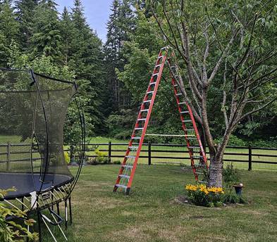 16 ft fiberglass Twin Step ladder - 300lb load capacity