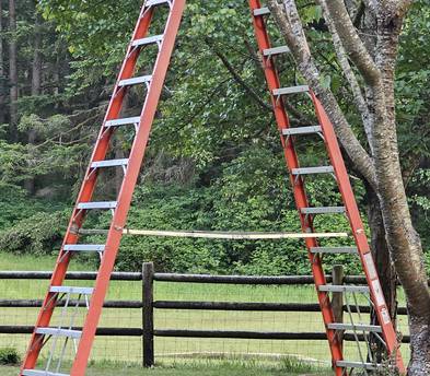 16 ft fiberglass Twin Step ladder - 300lb load capacity