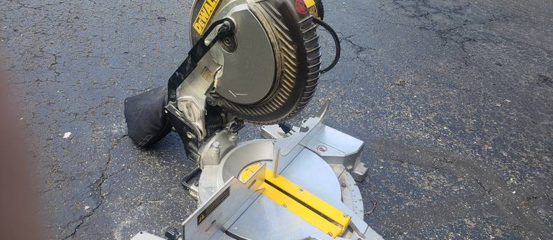 Dewalt 10" mitre saw