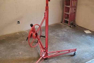 Drywall panel lifter