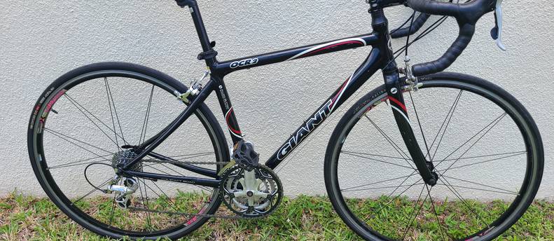 Giant road bike aluminum frame