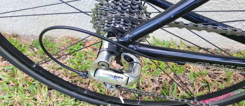 Giant road bike aluminum frame