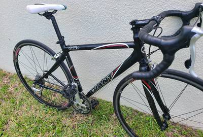 Giant road bike aluminum frame