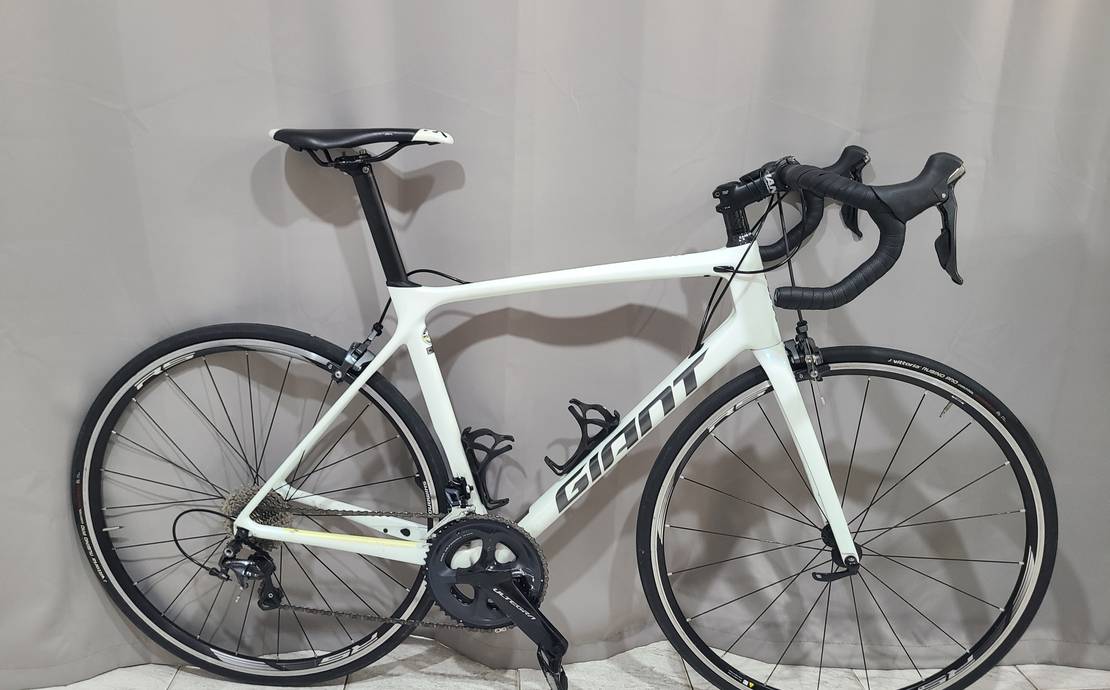 Giant carbon road bike ultegra components