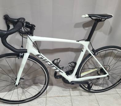 Giant carbon road bike ultegra components