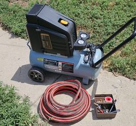 McGraw 8 gallon 150 PSI air compressor with hose and accessories