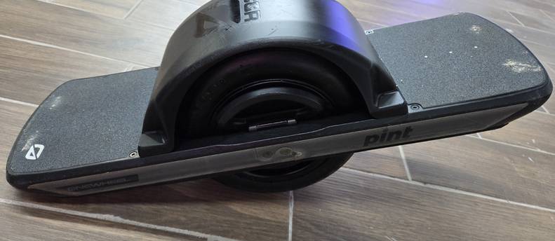 Onewheel Pint with Quart Battery