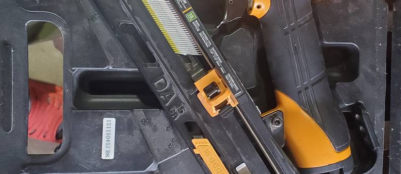 Bostitch Smart Point 15 Gauge DA finish nailer