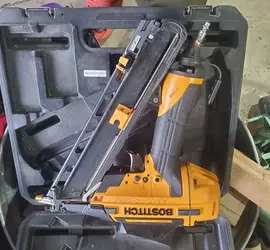 Bostitch Smart Point 15 Gauge DA finish nailer