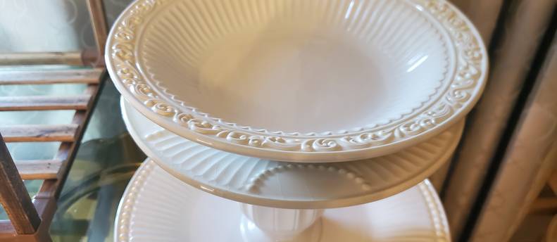 White dinner dishes - dinner guests