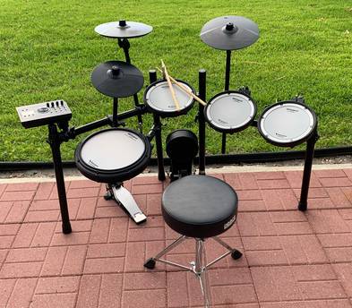 Roland TD-17KV Electronic Drum Kit With Throne and Drum Sticks