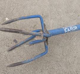Garden Claw weed puller